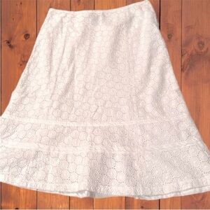 Willie Smith Elegant White Lace Skirt A line fully lined.